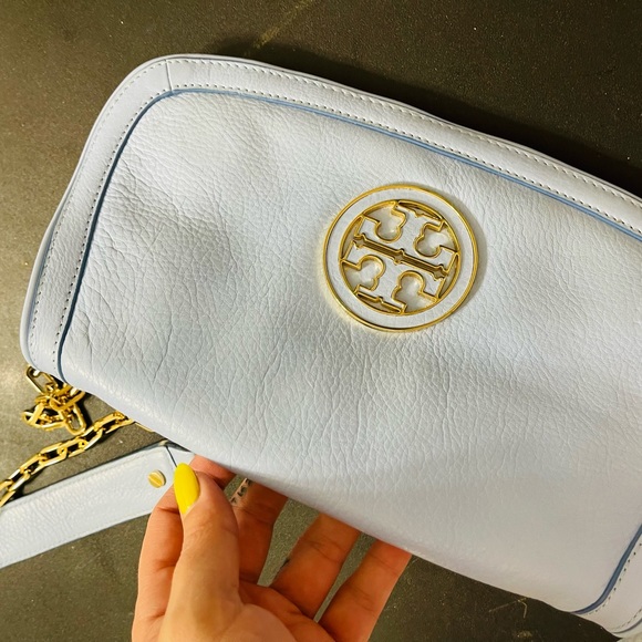 Tory burch crossbody flap bag light blue. - Picture 5 of 8